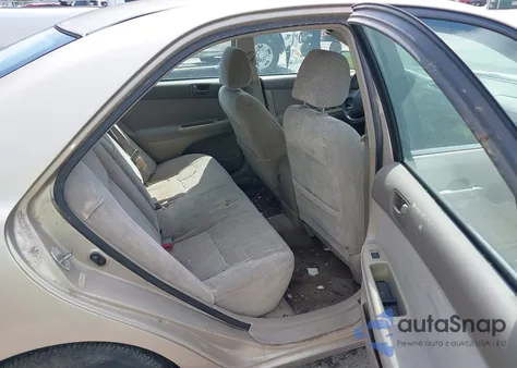 2003 Toyota Camry Le/Xle/Se z USA, uszkodzony, nr VIN 4T1BE32K13U243738